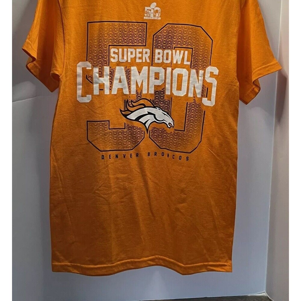 Denver Broncos Men's Orange Super Bowl 50 Champions T-Shirt Fits Like A XL/2XL